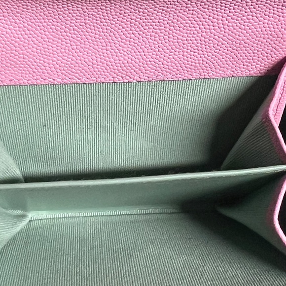 SOLD❌CHANEL 23P XL Flap Card Holder - Picture 7 of 14